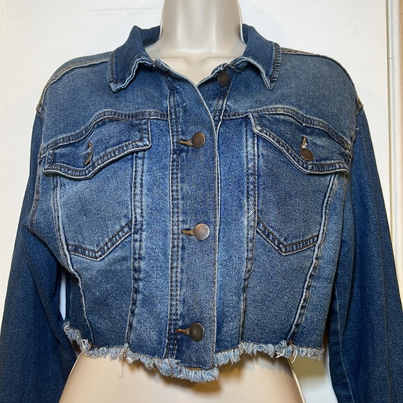 WILD FABLE Women’s Cropped Raw Hem Button Front Jean Jacket - Picture 2 of 6